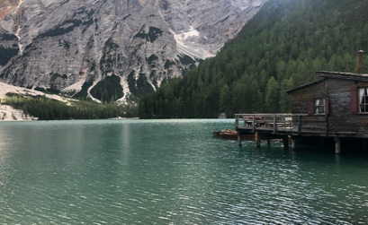 The Data Lakehouse: Blending Data Warehouses and Data Lakes